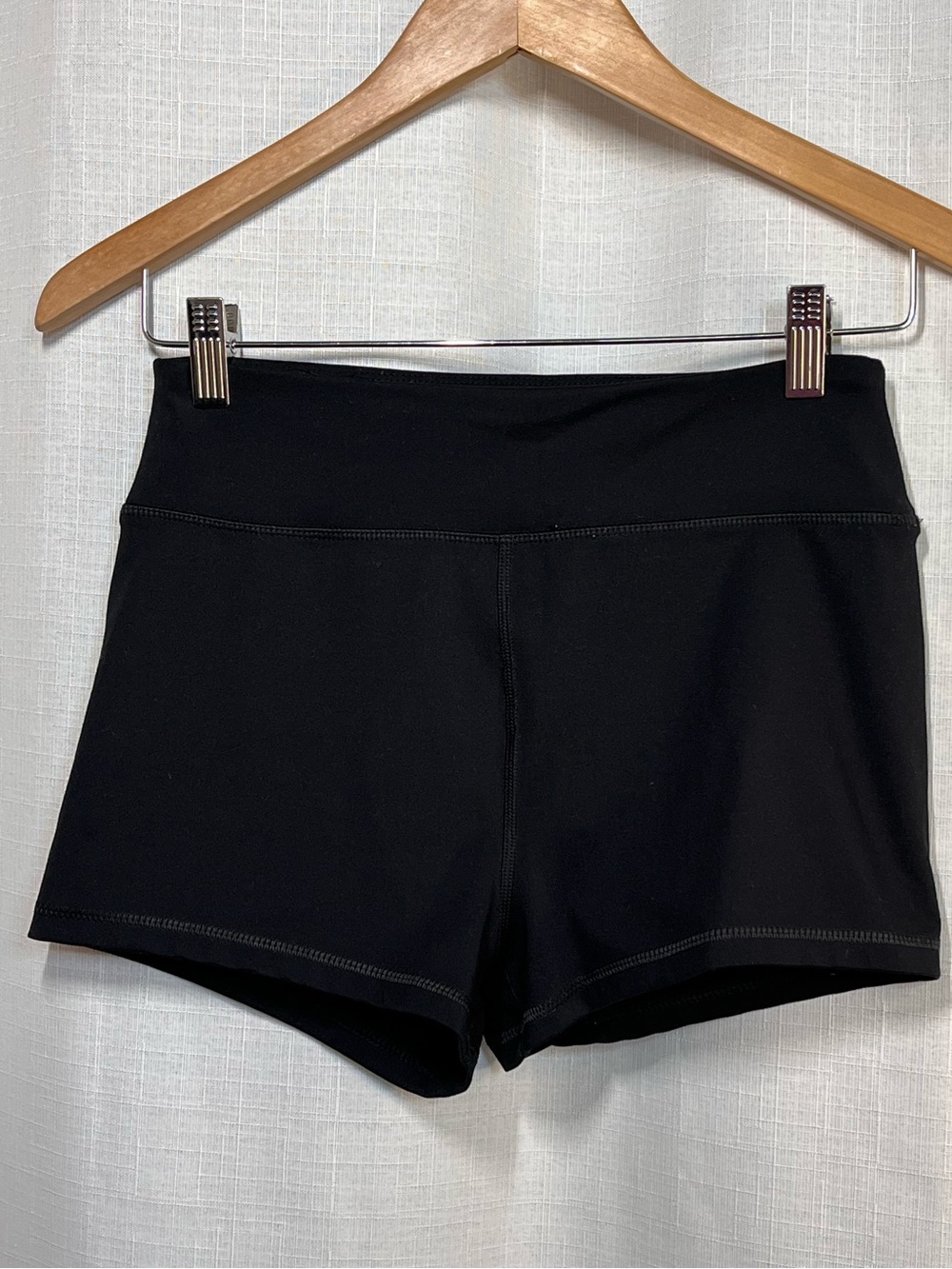 American Eagle The Everything Shortie Black Biker Shorts Medium Active Yoga Gym
